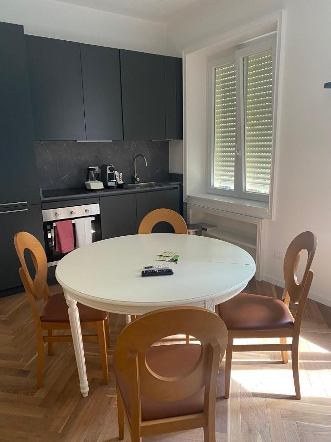 Milano - Delizioso Appartamento In Pieno Centro. Fancy Yellow Apartments Екстер'єр фото