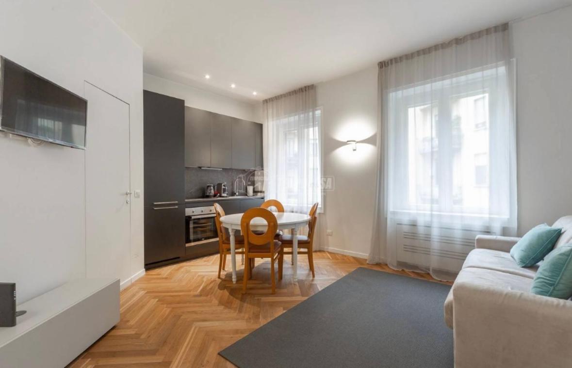 Milano - Delizioso Appartamento In Pieno Centro. Fancy Yellow Apartments Екстер'єр фото